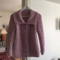 Kundbild DROPS Kid-Silk Uni Colour garn - 25g - Ljus rosa (03): Kofta har stickat den av 2 trådar...