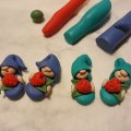 Kundbild Modellera Fimo Soft Set 24x1/2 - Basic: Små blivande örhängen. Modellen är...