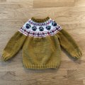 Kundbild Svarta Fåret Ulrika garn 50g - Vit (04): Barntröja med mönsterok ( med...