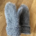 Kundbild Lovikka garn 100g - Mörkgrå: Blev ett par väldigt fina vantar...